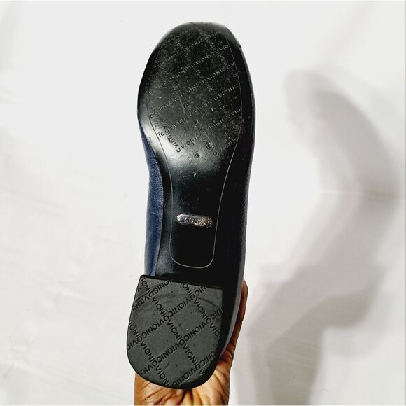 Vionic    - Picture 2 of 7